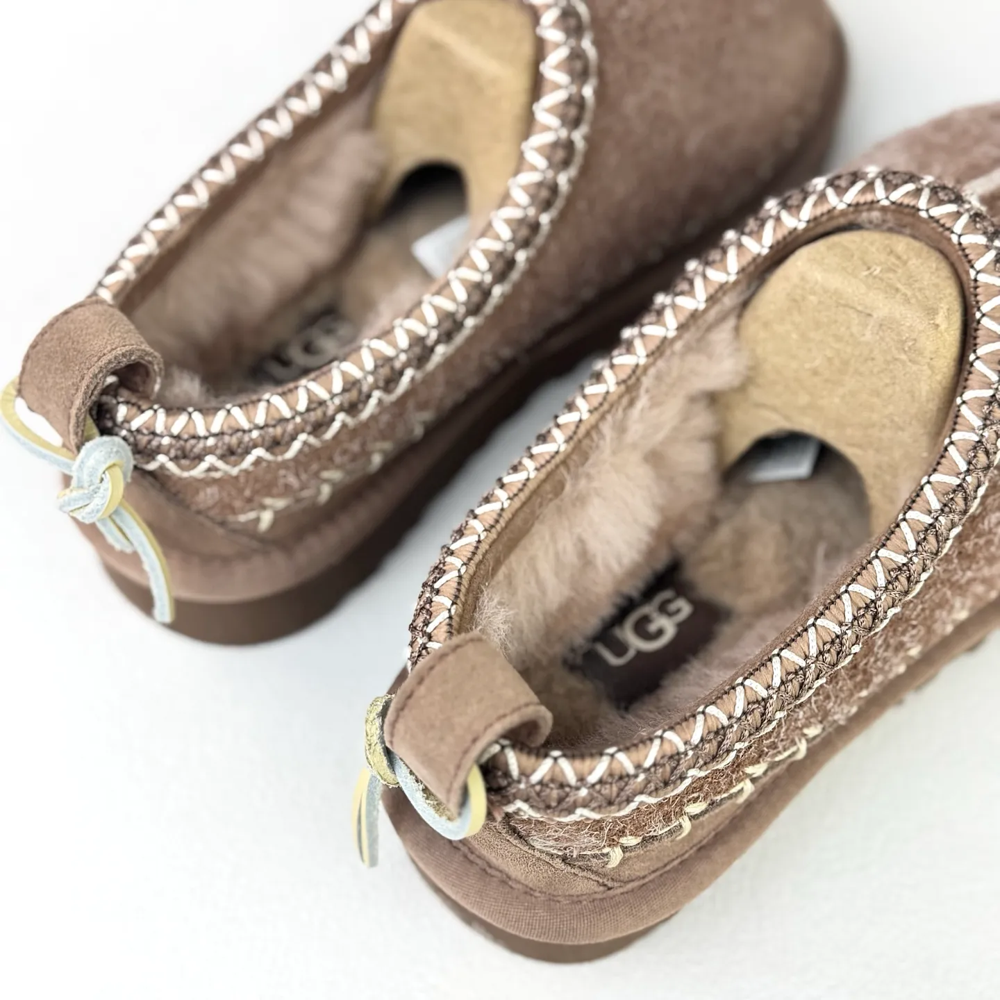 💰520 📦25 New Products for Autumn and Winter | Biarritz · UGG New Products for Autumn and Winter Classic Novelty Series (Biarritz Style) 🔥 I have been recently picked up by this Biarritz model ￼￼[草草R][草草R][草草R] 📦The entire series of Biarritz is now online ❄️There are Tasman slip-ons and ultra-short boots suitable for autumn and winter. ✔️🔘 Tasman Biarritz model Shoe size: 36-40 Color: mustard seed/light oak brown ✔️🔘Classic super short boots Biarritz model shoe size: 36-40 Color: mustard seed/light oak brown 🍁Let’s create our own uniqueness together this autumn and winter ✔️ In the collision of classics and personality 💫 Find your unique relaxed style 😎 This style is very UGG!
